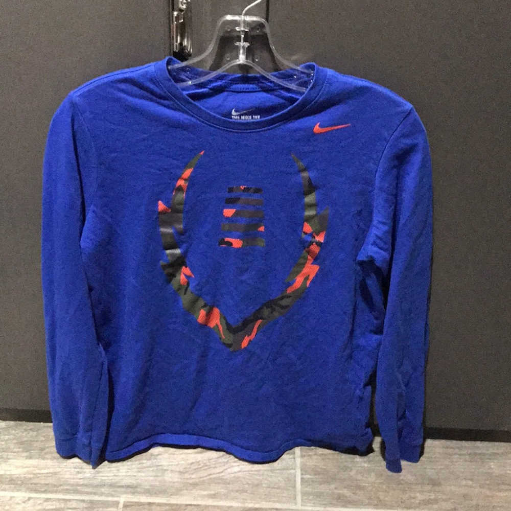 Boys Nike long sleeve t-shirt